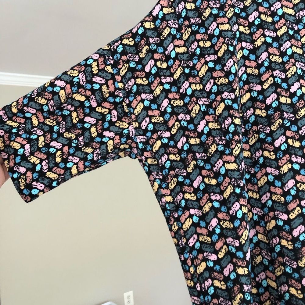 LuLaRoe NWOT Irma multicolor pattern tunic top sz L short sleeve pink mauve - Picture 3 of 6